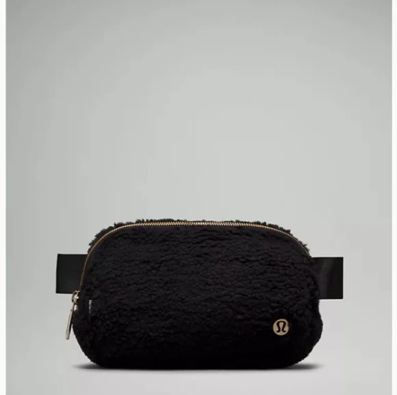 lululemon Everywhere Fleece Belt Bag 1L Fleece in Black/Gold - Picture 6 of 6
